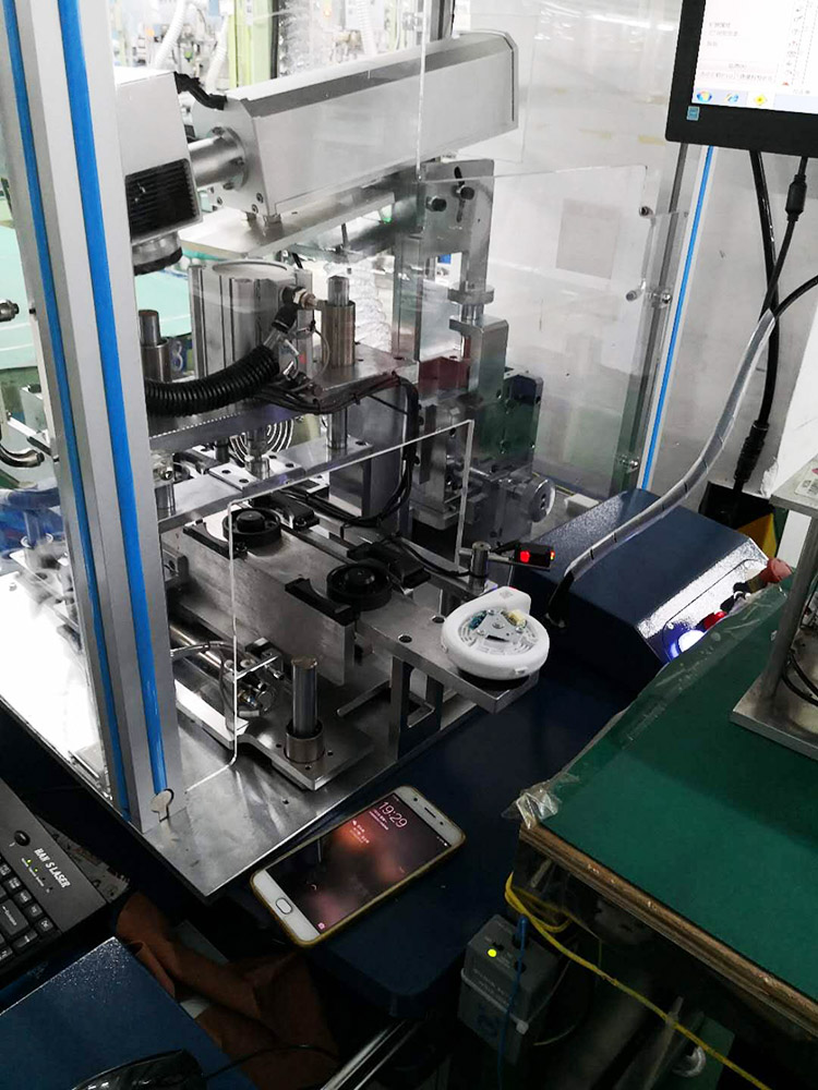 激光打碼及自動電檢機(jī)3.jpg